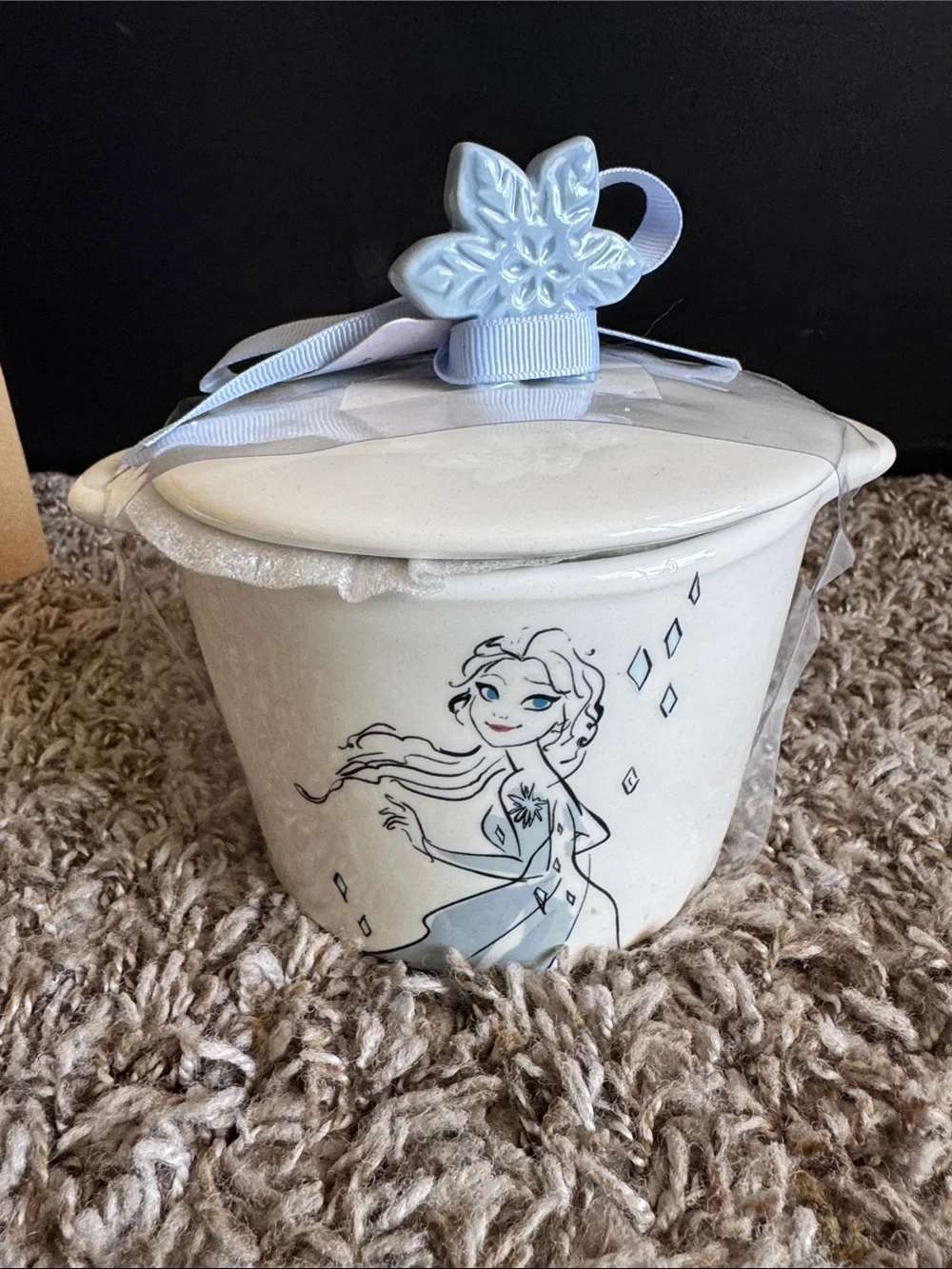 Disney Frozen Elsa Ceramic Covered Dish in White and Light Blue